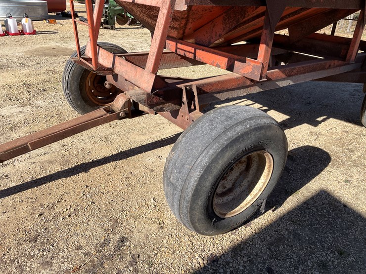 #5931-•-gravity-box-on-running-gear-image-13