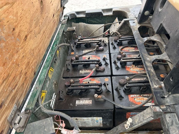 2014-cushman-electric-utility-cart-image-16