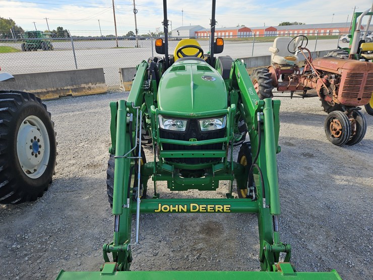 2015-john-deere-4044r-image-4