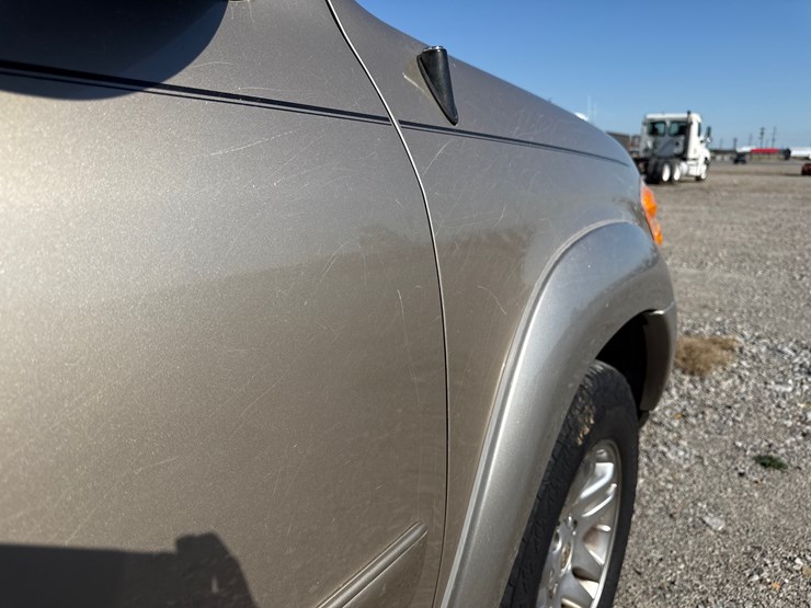 2004-toyota-sequoia-image-32