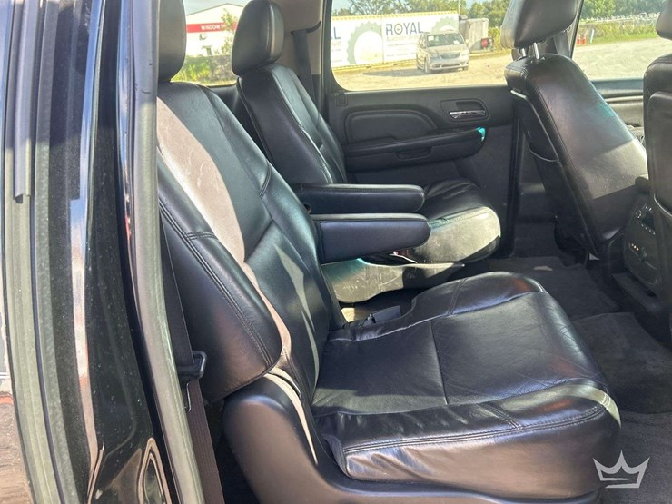 2011-gmc-yukon-xl-denali-image-28