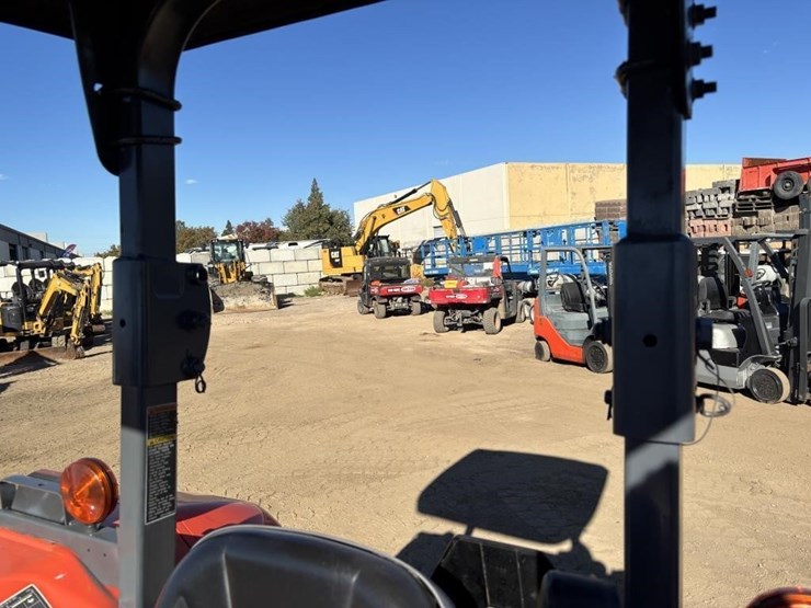 2019-kubota-m7060d-image-39