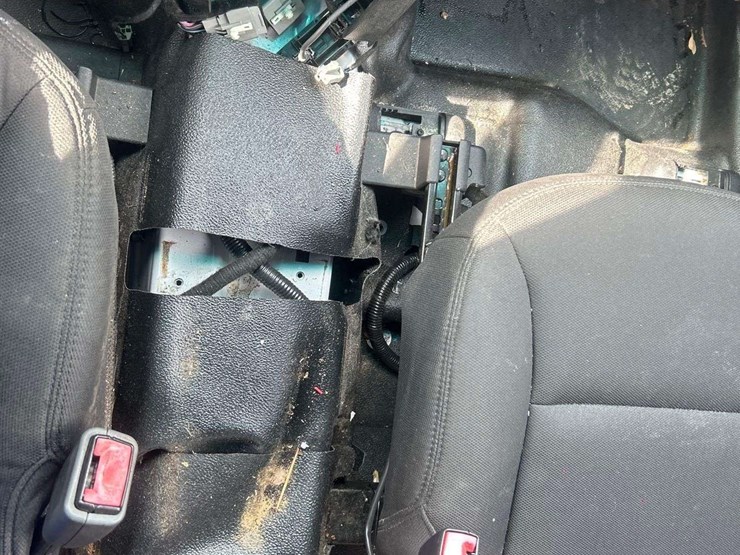 2016-ford-explorer-image-13