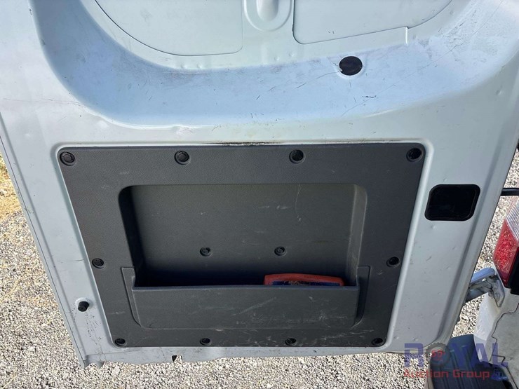 2021-nissan-nv2500hd-image-22