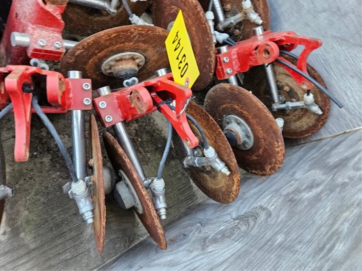 #3144-•-crate-white-planer-parts,-stalk-stompers-image-9