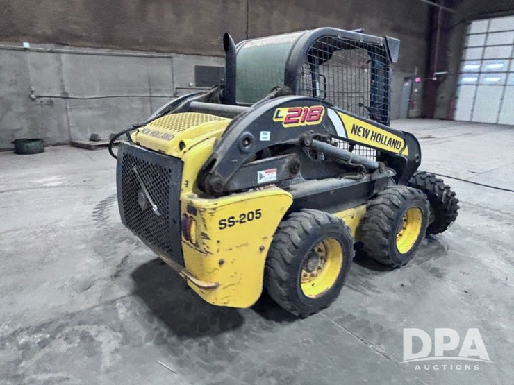 2011-new-holland-l218-image-4