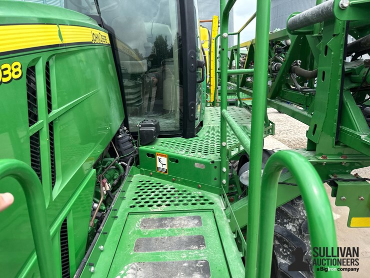 2014-john-deere-r4038-image-10
