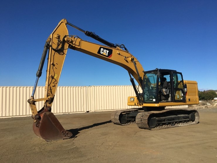 2018-caterpillar-320-image-1