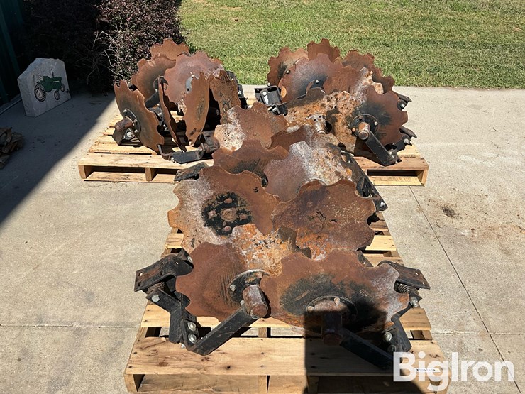 anhydrous-toolbar-row-closing-units-image-2