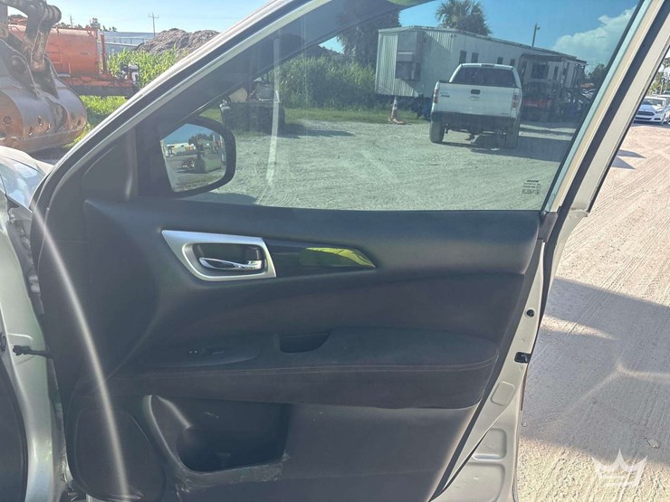 2016-nissan-pathfinder-image-18