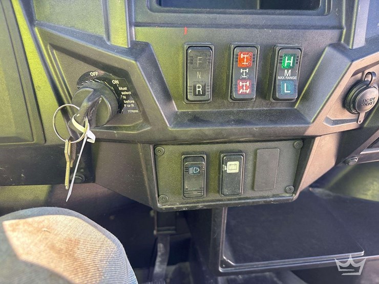 2021-polaris-electric-golf-cart-image-7