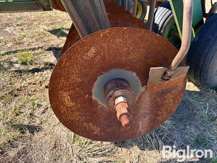 john-deere-235-image-12