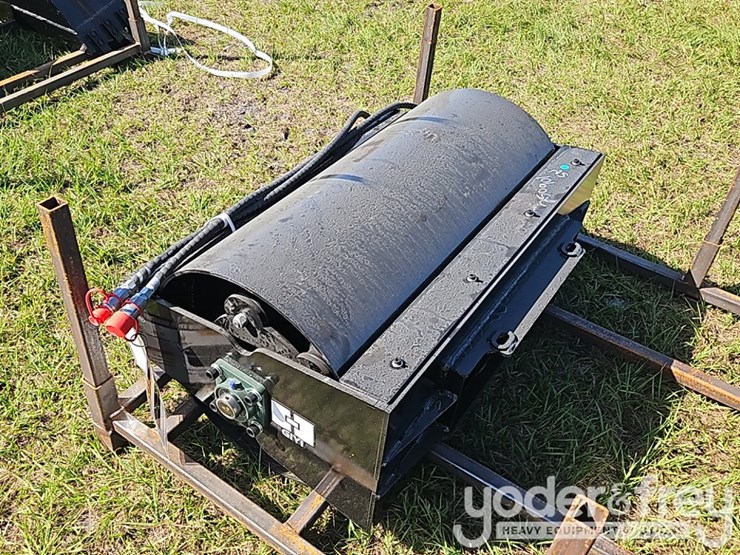 unused-gy-vr39-vibratory-roller-to-suit-mini-skidsteer-image-3