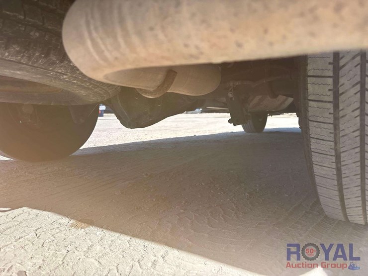 2013-ford-cargo-image-19