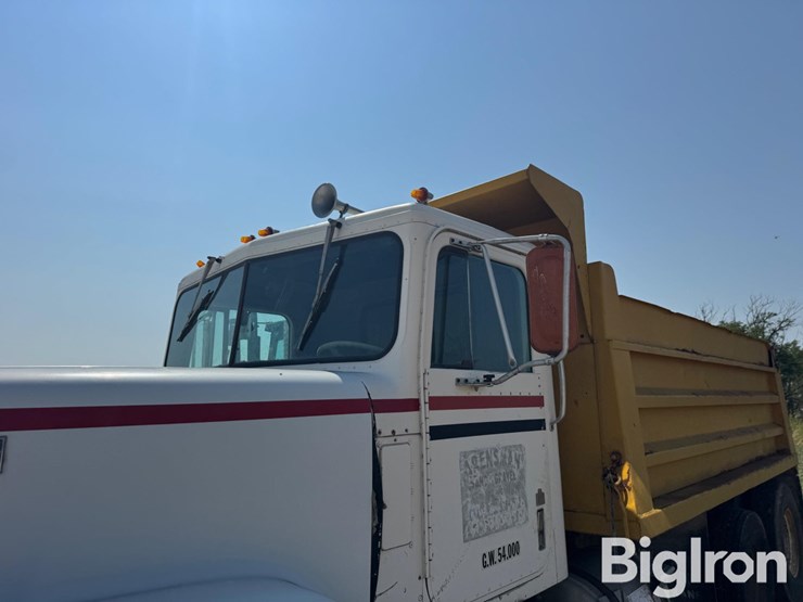 1976-international-f4270-image-10