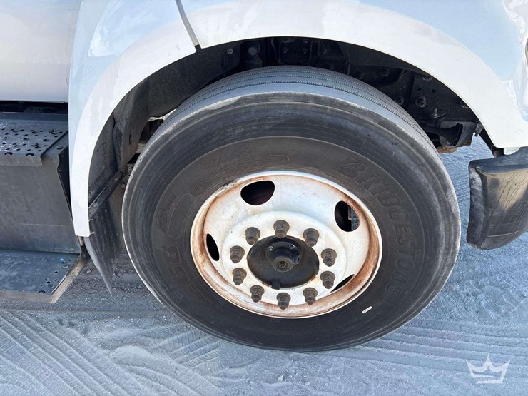 2017-ford-f650-image-24