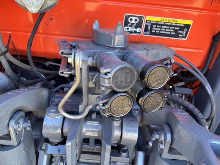 2019-kubota-m7060d-image-15