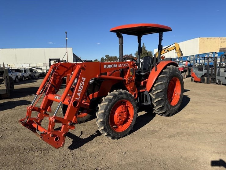 2019-kubota-m7060d-image-1