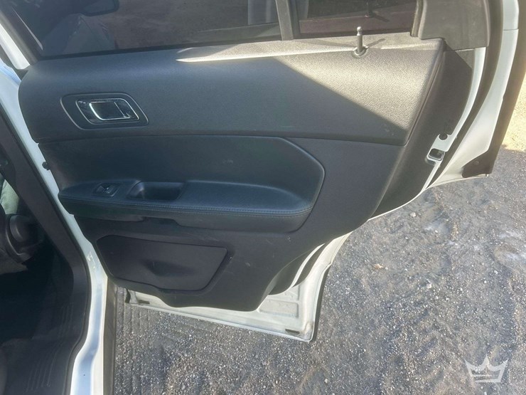 2016-ford-explorer-image-10