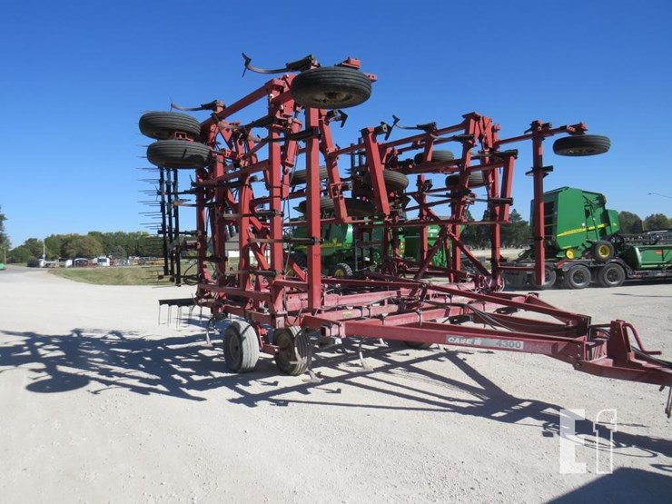 case-ih-4300-image-1