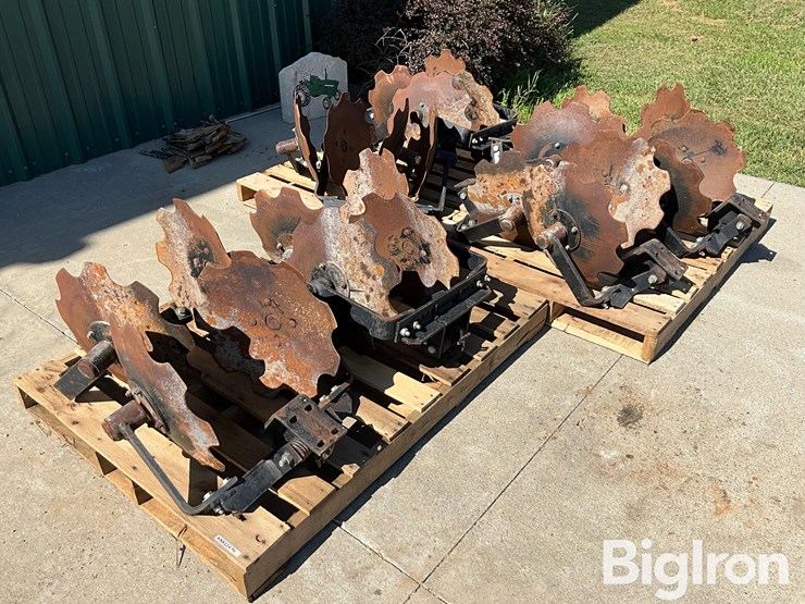 anhydrous-toolbar-row-closing-units-image-1