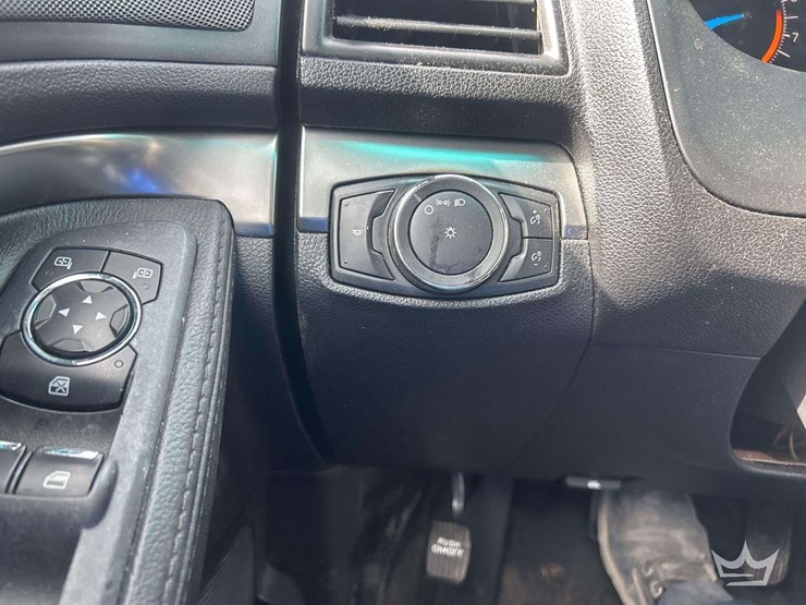 2016-ford-explorer-image-15