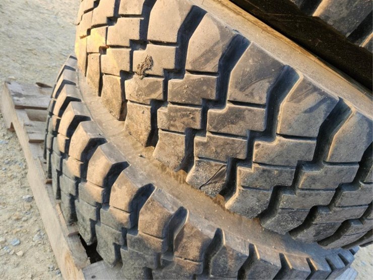 #3060-•-good-year-(4)-12r-22.5-tires-&-rims-image-9