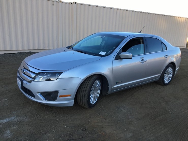 2011-ford-fusion-hybrid-sedan,-image-1