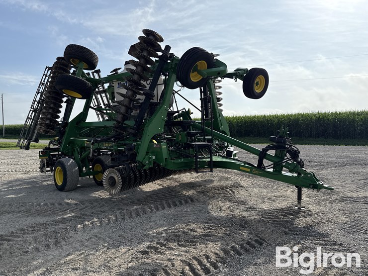 2020-john-deere-2660vt-image-3