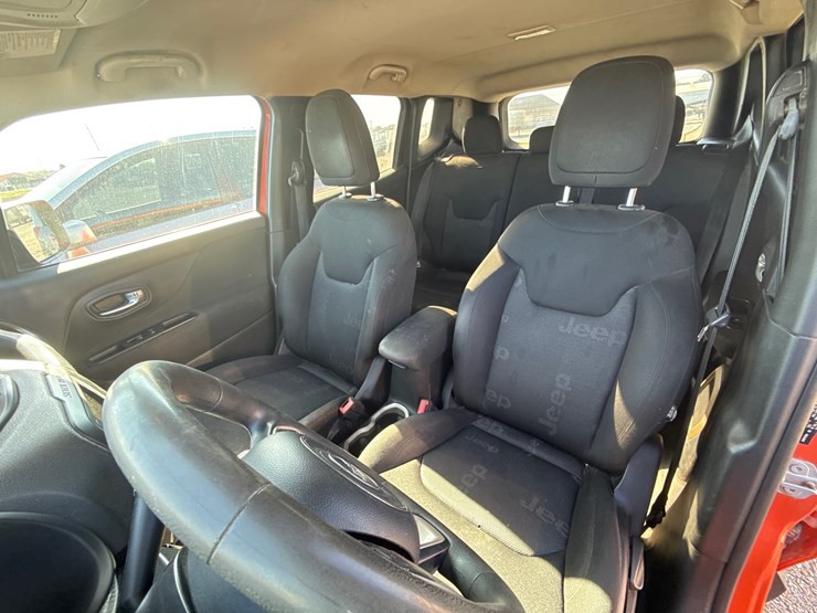 2017-jeep-renegade-image-23