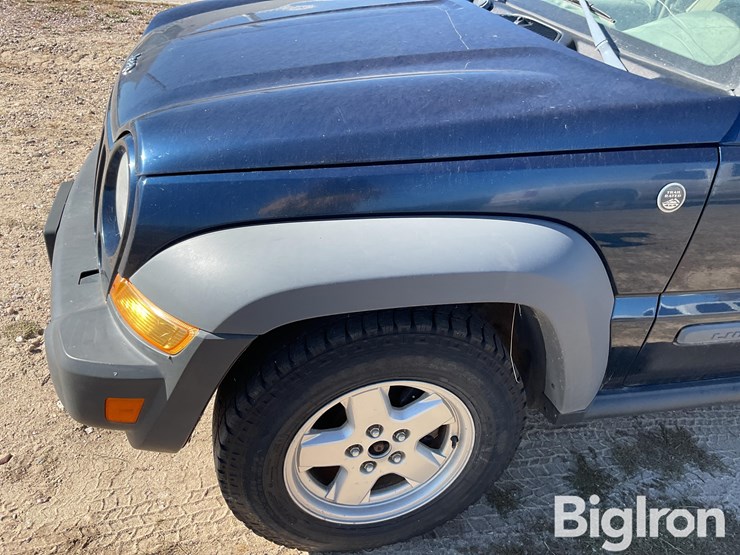 2005-jeep-liberty-sport-image-11