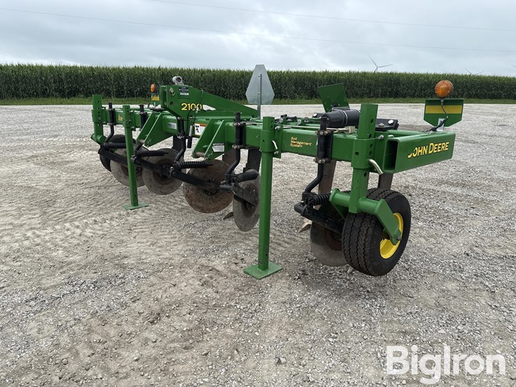 john-deere-2100-image-1