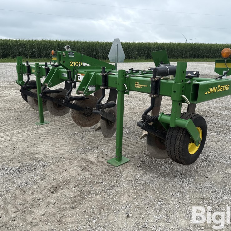 JOHN DEERE 2100