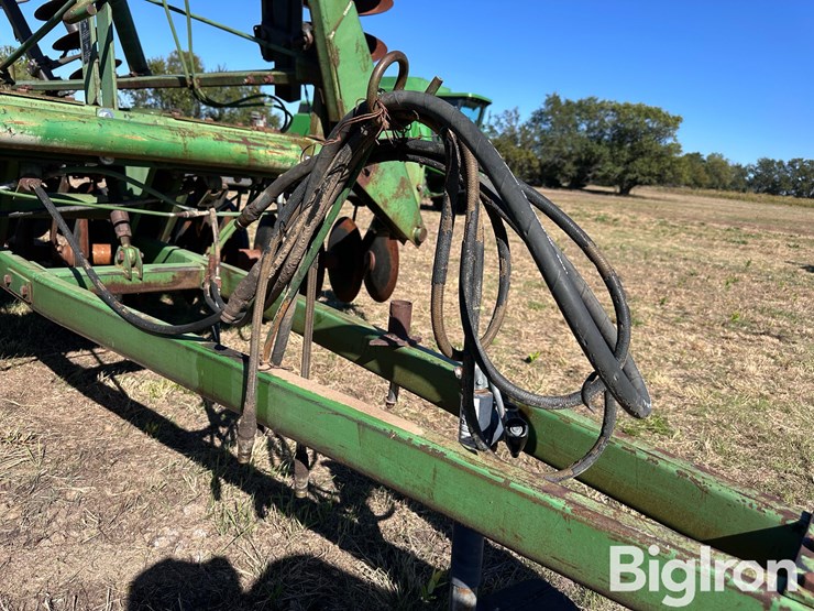 john-deere-235-image-10