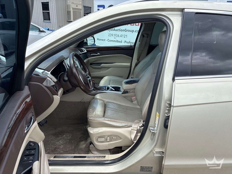 2013-cadillac-srx-image-10