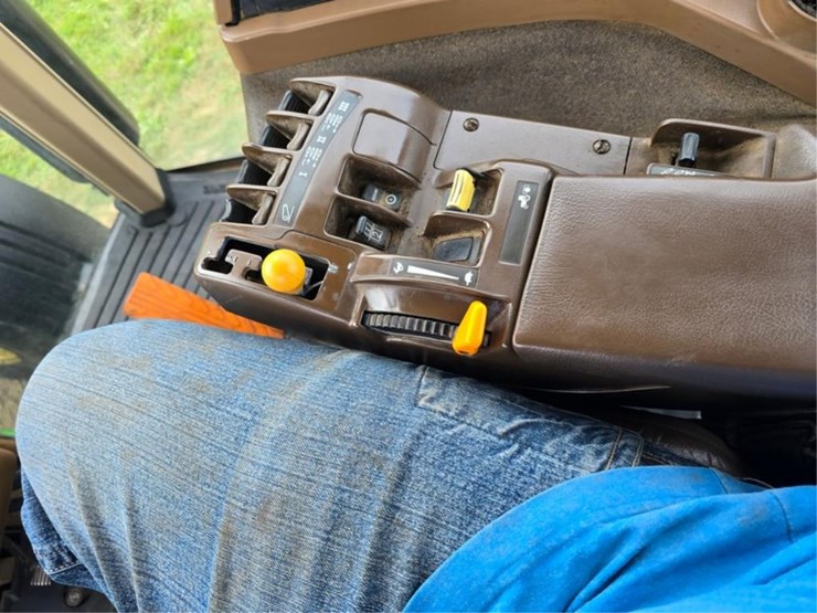 john-deere-8330-image-37