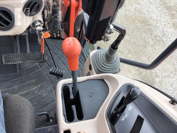 2021-kubota-m7060-image-22