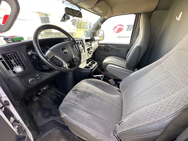 2017-chevrolet-express-g3500-image-4