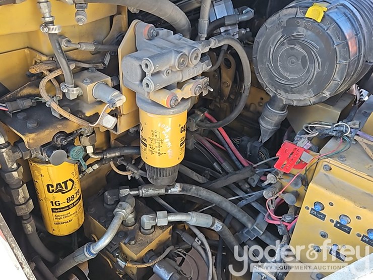 2014-caterpillar-cb54xw-image-16