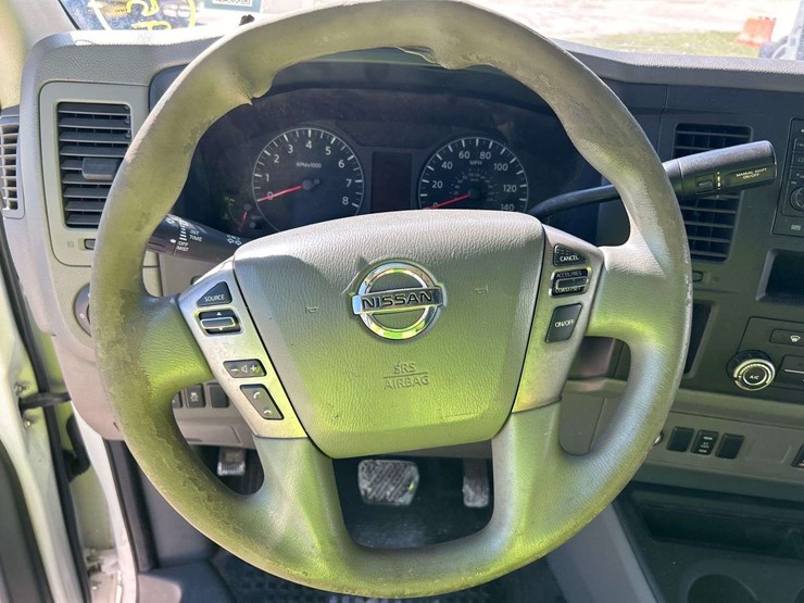 2012-nissan-nv2500hd-image-11