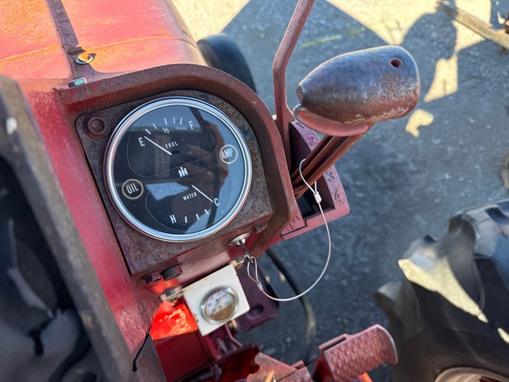 1965-international-706-image-35