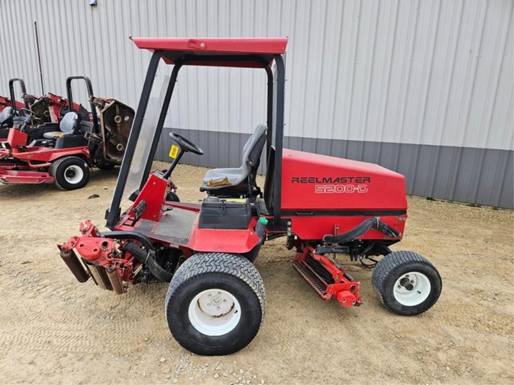 #3133-•-toro-reel-master-5200-fairway-mower-image-2