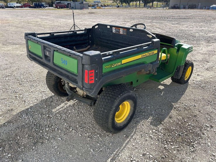 2016-john-deere-gator-image-3