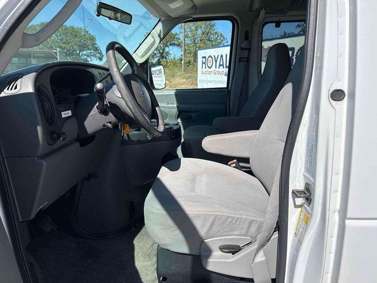 2007-ford-e350-image-12