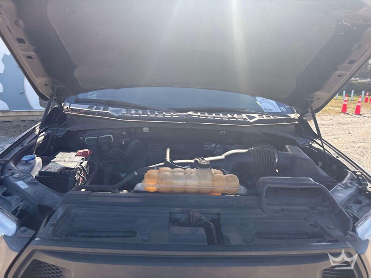 2015-ford-f-150-crew-cab-pickup-truck-image-5