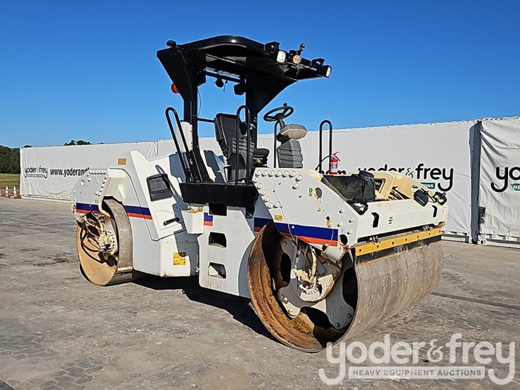 2014-caterpillar-cb54xw-image-7