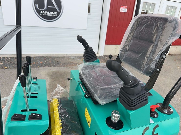 2025-agt-mh12z-mini-excavator-image-13