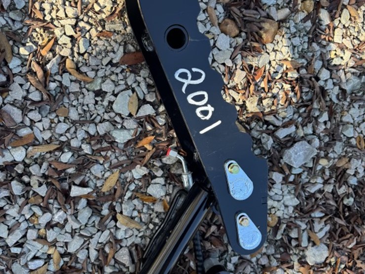 #2001-•-hydraulic-thumb-for-mini-excavator-image-2