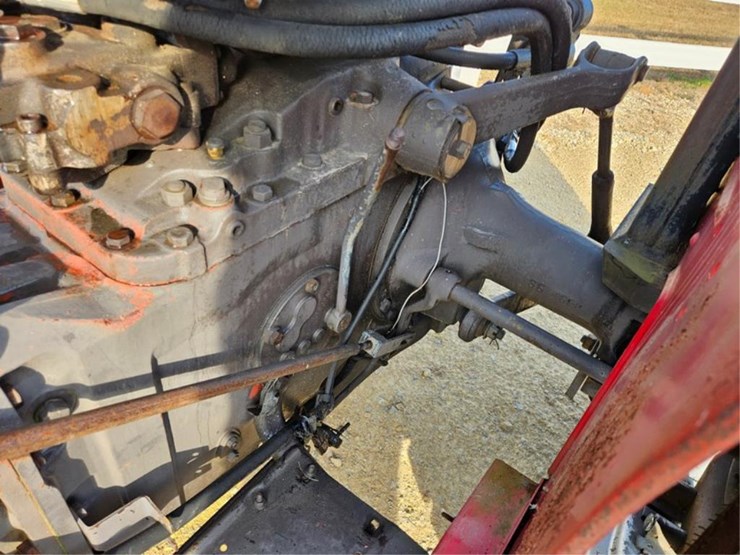 massey-ferguson-240-image-26