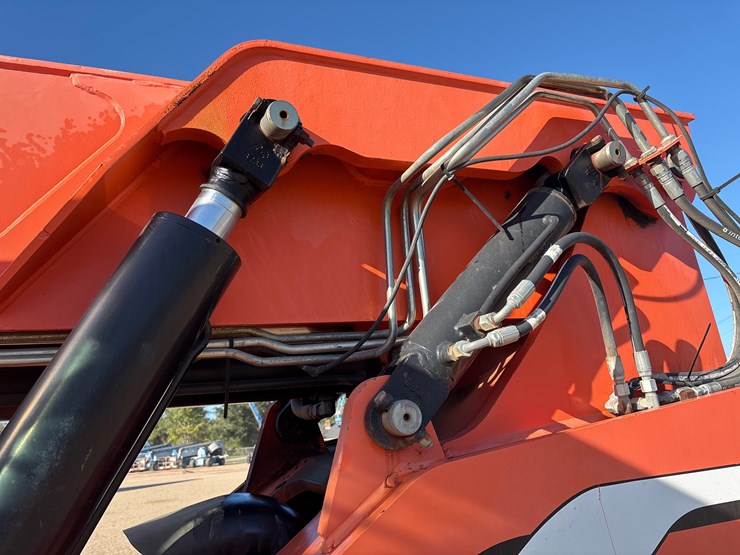 sky-trak-6042-image-16